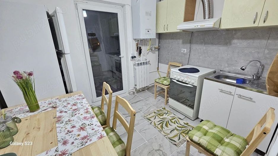 De inchiriat apartament 2 camere, Piața Centrală, et. 4, renovat, 450 eur - Poză 2