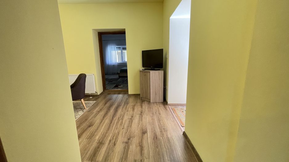 Casa cu teren frumos si garaj zona Mehala - Poză 10