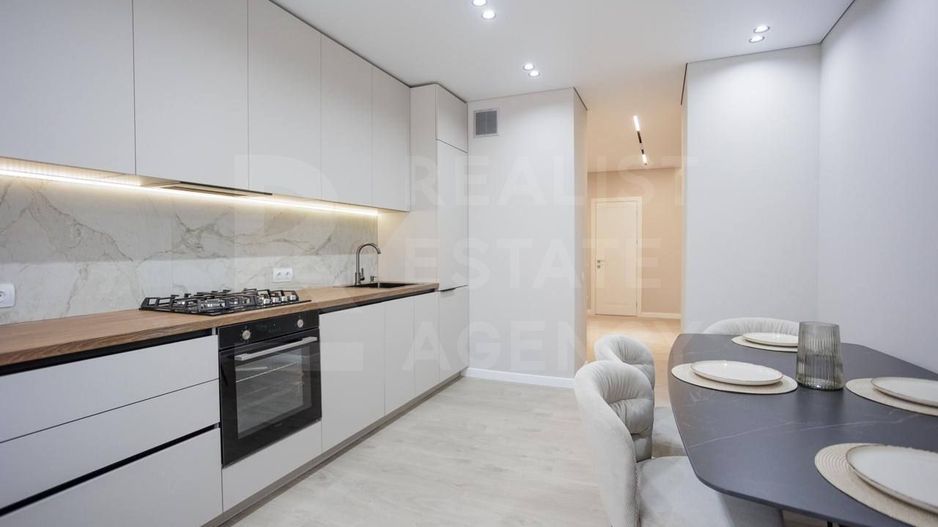 Vânzare, apartament, 2 odăi + living, str. Ion Buzdugan, Buiucani - Poză 4