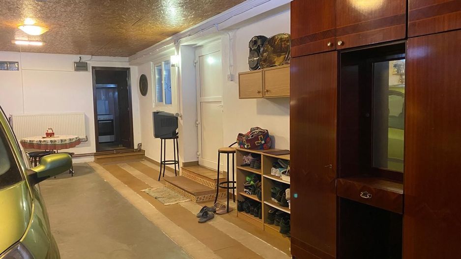 Casă de vânzare în Pucioasa! - Poză 22