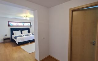 Vila spațioasă și recent renovată în Ghiroda! - Poză 73