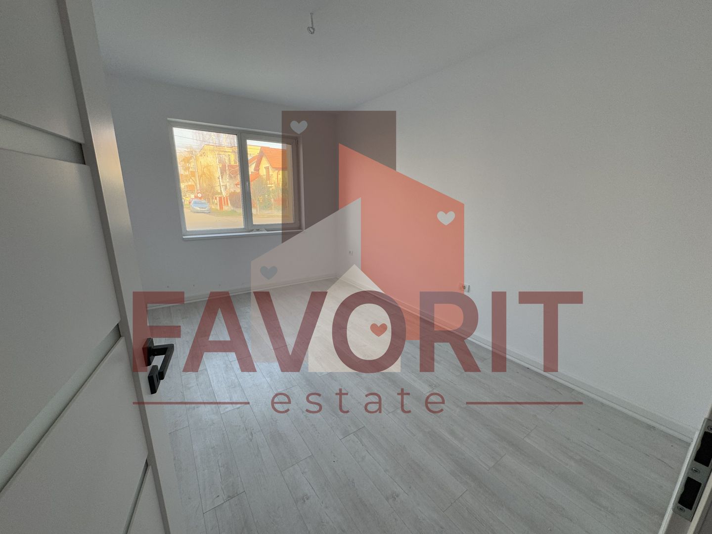 Spatios. Bloc NOU. Disponibil imediat. Strada asfaltata. - Poză 4