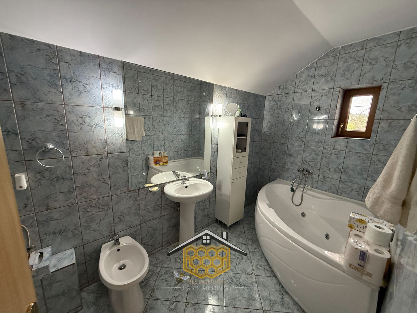 Casă P+1+Pod+Beci, complet mobilată, 950 mp teren, Simnic –Comision 0% - Poză 9