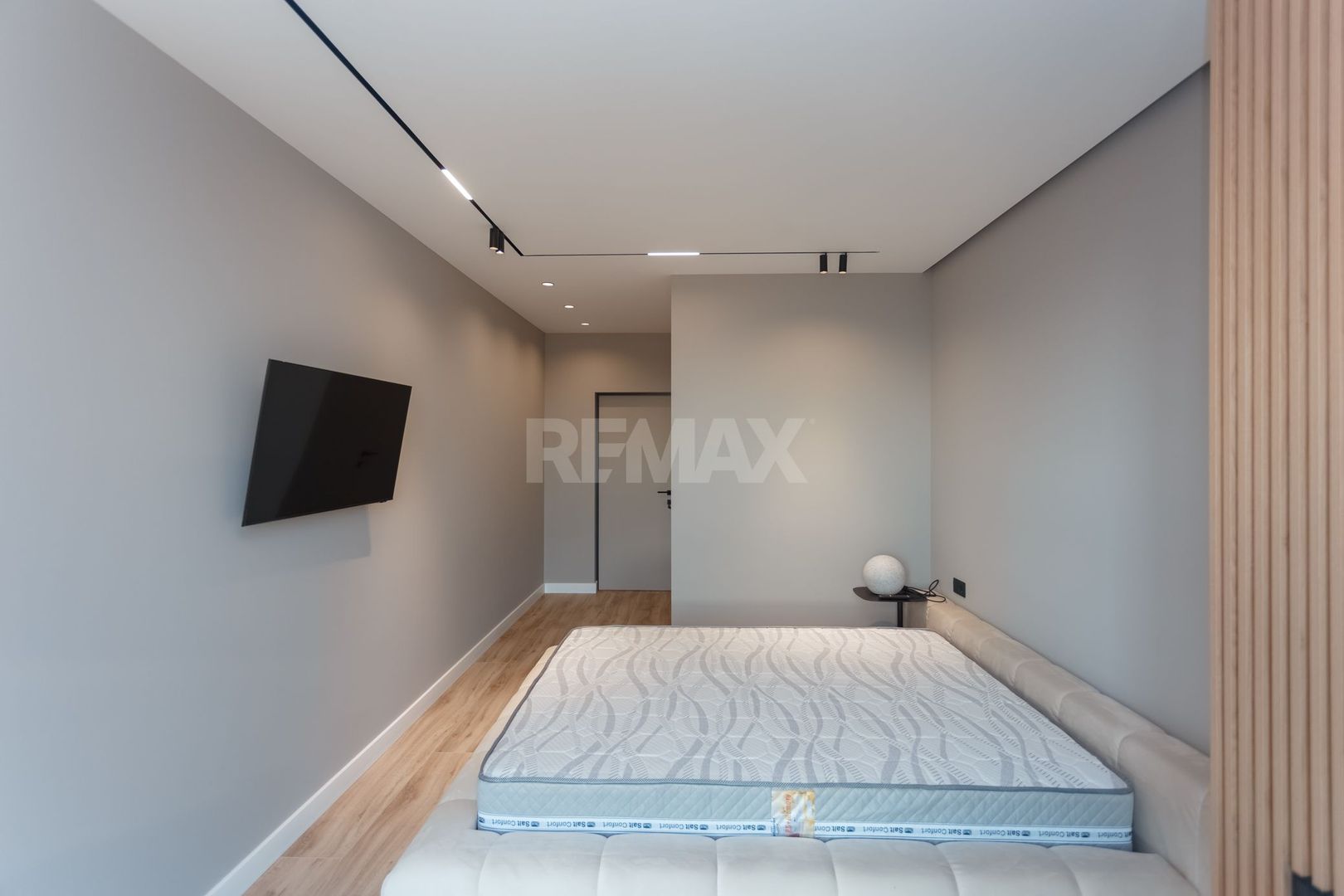 De vânzare apartament, 3 dormitoare + terasă, str. Teatrală 3, Centru. - Poză 4