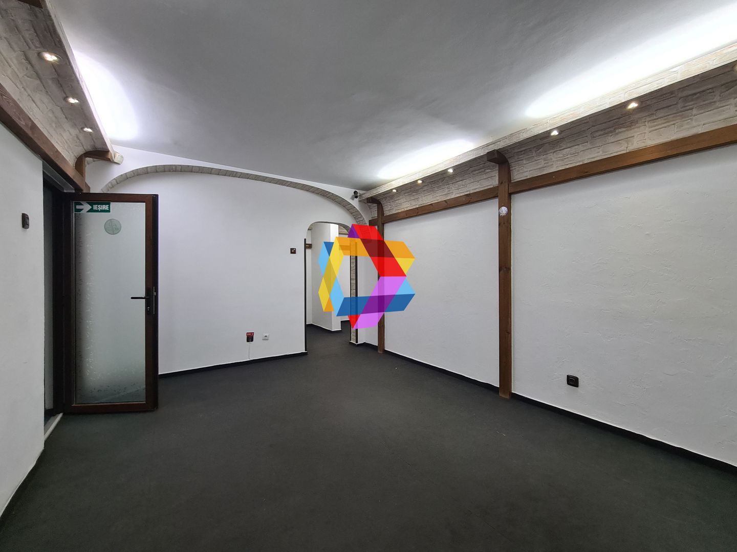 Spatiu birouri de vânzare, investiție, Brasov - 70 mp  # Plus - Imo. ro - Poză 1