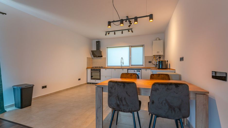 Casă Individuală de Închiriat, Încălzire în Pardoseală, Teren 400 mp - Poză 6