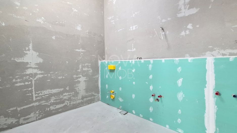 Casa generoasa cu 7 camere, 3 bai, dressing si parcare – Sura Mica - Poză 16