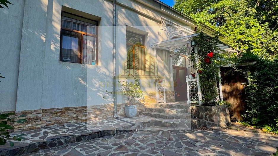 Spre Vânzare Proprietate remarcabilă cu 6 camere în inima Iașului ! - Poză 2