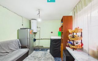 Casă P+E cu două apartamente, zona Drăgășani - Poză 11