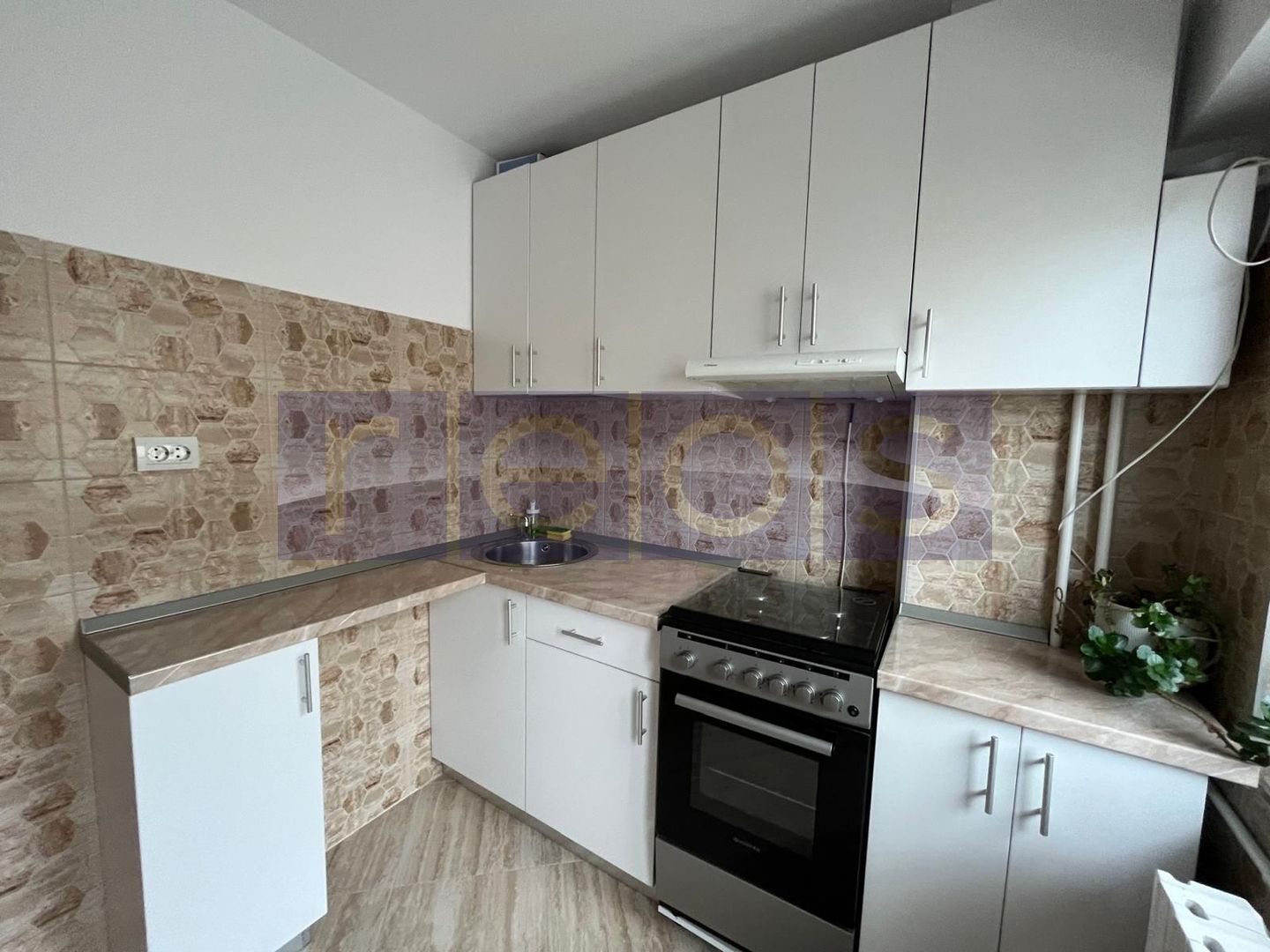 De inchiriat Garsoniera pe Bdul Decebal | 45 mp | nemobilata | - Poză 5