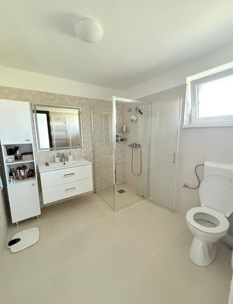 🏡 Casă Înșiruită Spațioasă cu 3 Dormitoare și Filigorie – 190.000 € - Poză 8