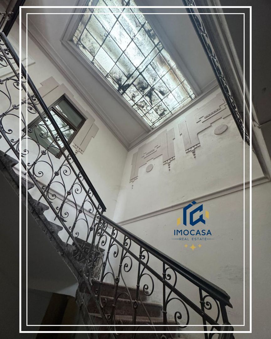 De vanzare Apartament de renovat 4 camere generoase Central Arad - Poză 1