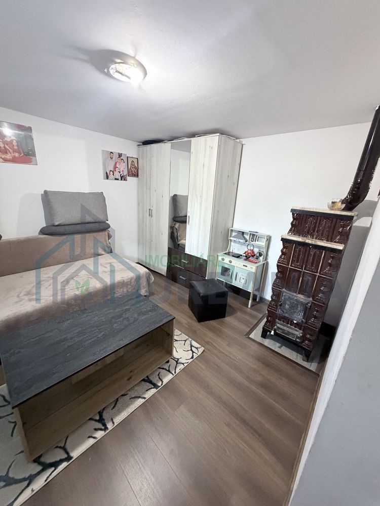 Casă de vânzare în Strunga, județul Iași - 2 camere, teren 1756 mp - Poză 2