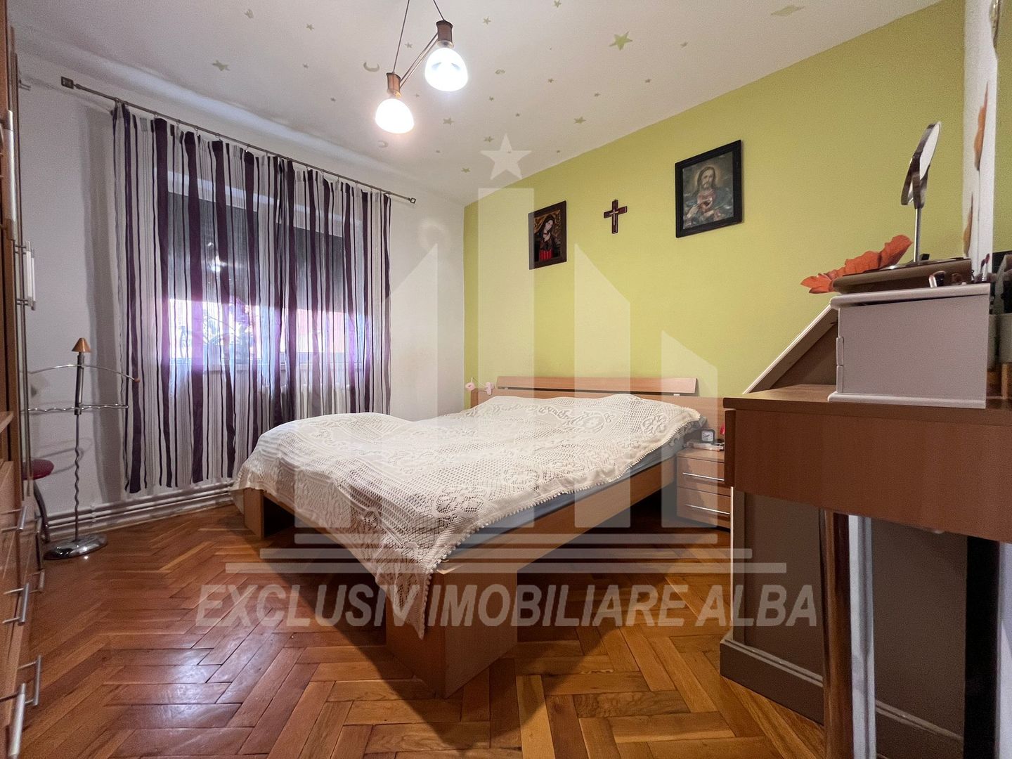 Apartament 4 camere, decomandat, etaj intermediar, Cetate - Poză 3
