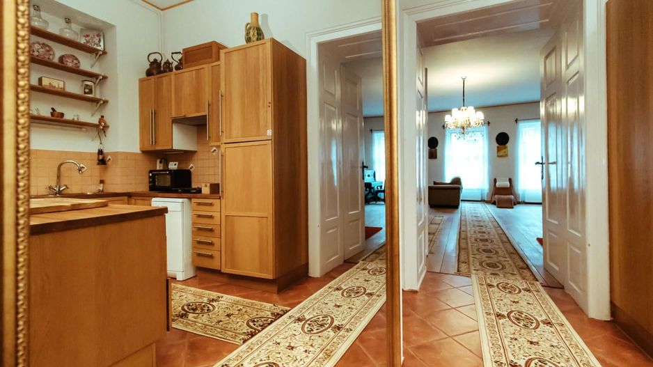 Piata Sfatului, apartament  deosebit, luminos, cu priveliște frumoasă - Poză 7