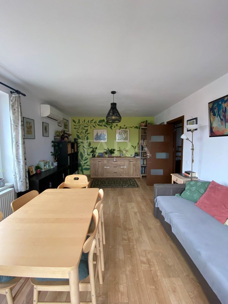 Apartament spațios cu 4 camere, în Baciu. - Poză 2