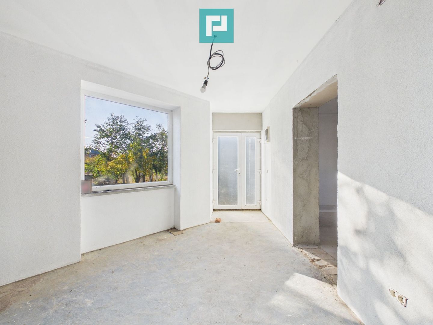 Casă cu teren 983 mp, front stradal 30 m, Cicir - Poză 4