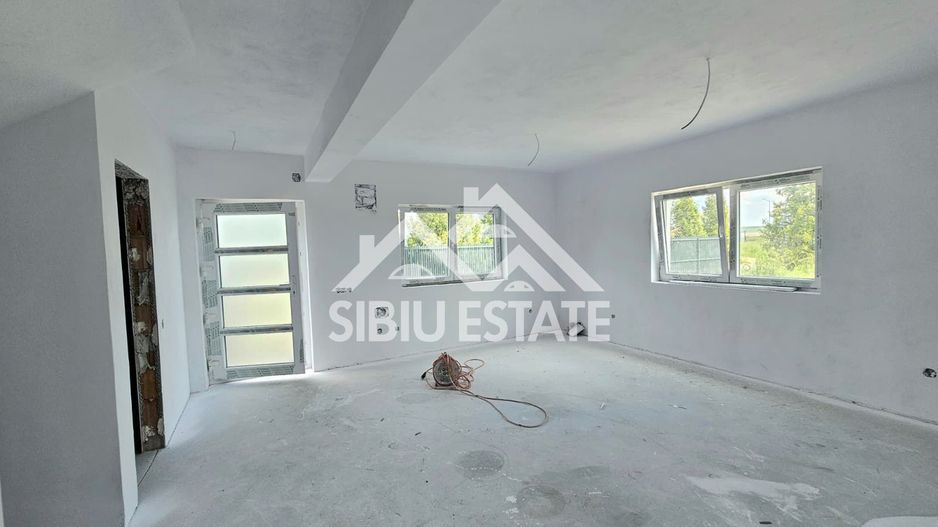 Casa unifamilala 5 camere curte proprie  Sura Mica zona Penny - Poză 14