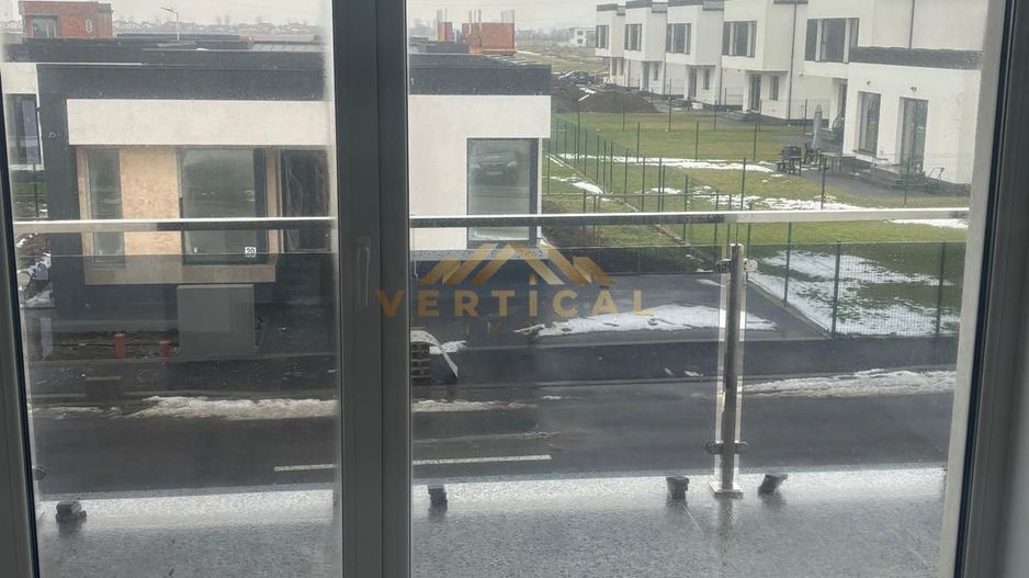 Locuință P+E modernă, 3 băi, teren generos de 323 mp - Poză 14