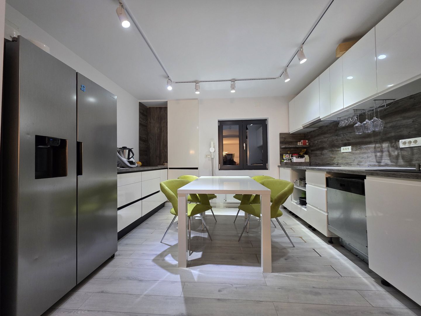 Casă de vânzare mobilata complet 6 camere, 325 mp construiți Aviației - Poză 1