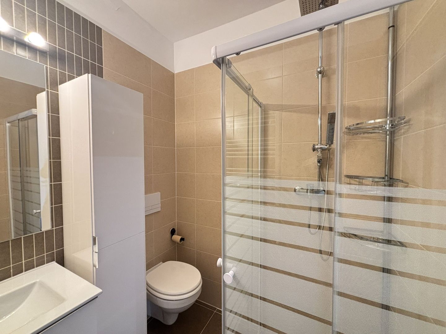 3 camere Avantgarden Tractorul - Poză 9