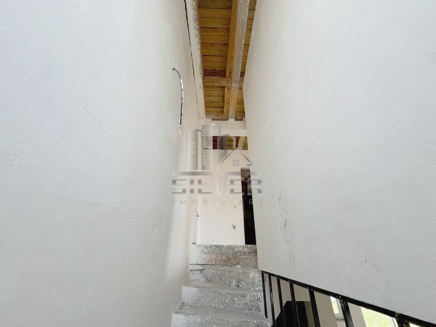 Casa  tip duplex/Zona strazii Urusagului. - Poză 19