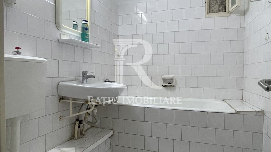 Apartament cu 3 camere | Zona Rogerius | Oradea - Poză 10