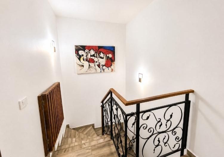 Duplex spațios, complet mobilat, într-o zonă liniștită, lângă râu - Poză 4