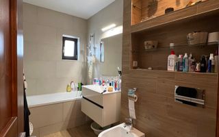 Casă de tip triplex la vânzare 6 camere /Șelimbăr /Secția 1 de Poliție - Poză 10