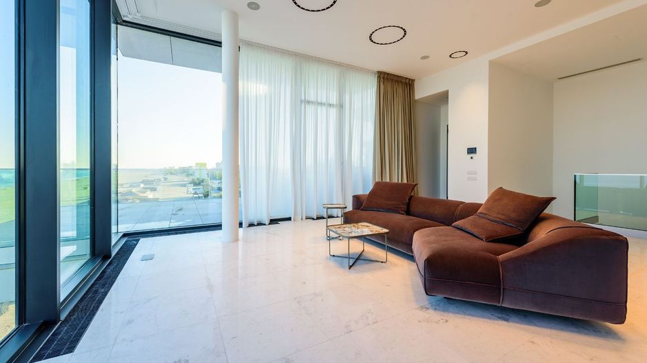 Apartament de 5 camere spațios, situat în zona Nord din Constanța - Poză 3