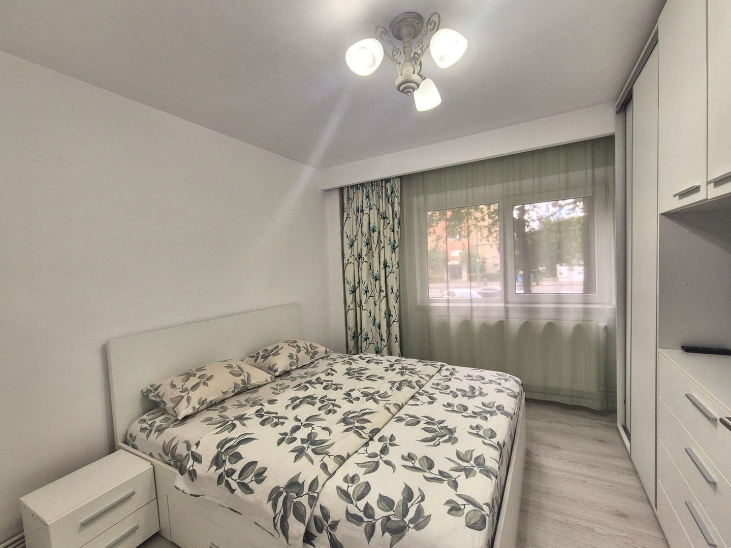 Zonă centrală – Apartament 2 camere, mobilat și utilat complet, modern - Poză 5