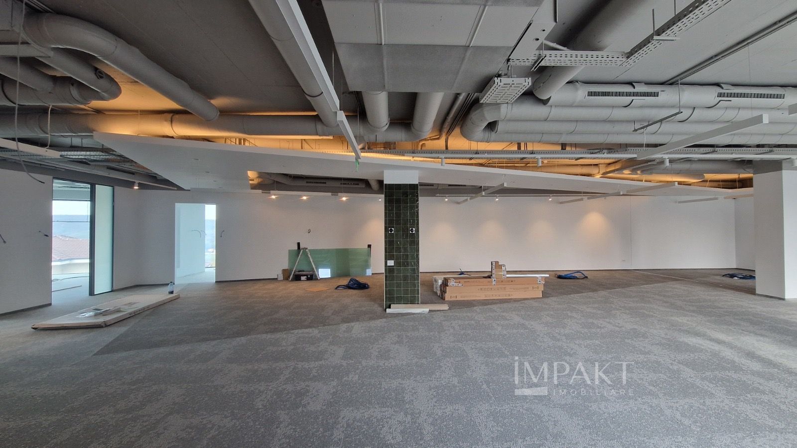 Spatiu servicii in cladire de birouri 440 m2 finisat la CHEIE,  Europa - Poză 5