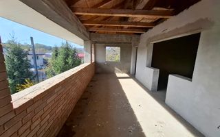 ila cu 6 camere + casă locuibilă pe teren intravilan de 1700 mp, cu vi - Poză 11