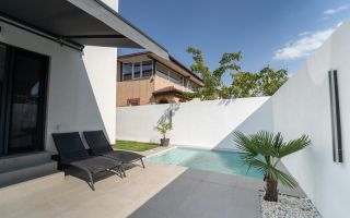 CASA DE VANZARE IN COMUNA BERCENI – 5 CAMERE, PISCINA INCALZITA - Poză 1