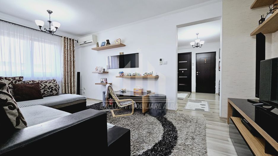 Apartament cu 3 camere de vanzare, Cetate - Poză 1