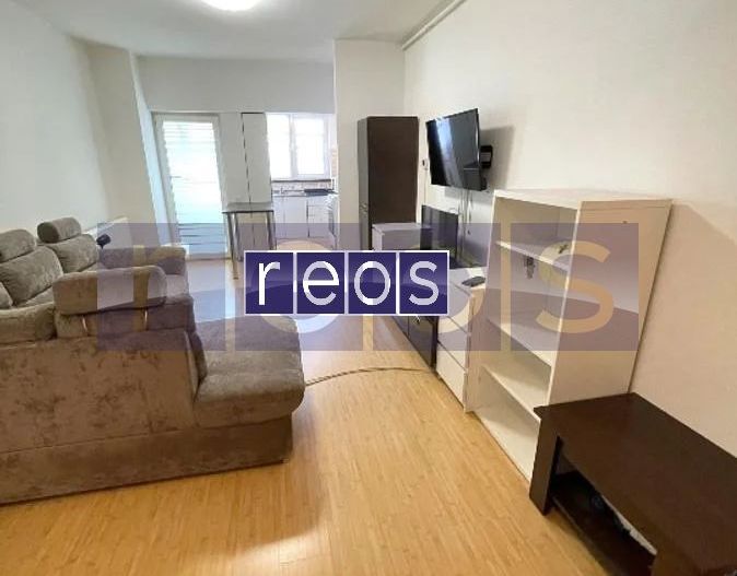 DE VANZARE GARSONIERA 36 MP PRELUNGIREA GHENCEA -VALEA OLTULUI PARCARE - Poză 2