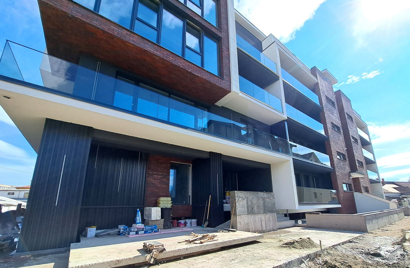 Apartament 3 camere, garaj si boxa - Sibiu central - Poză 2