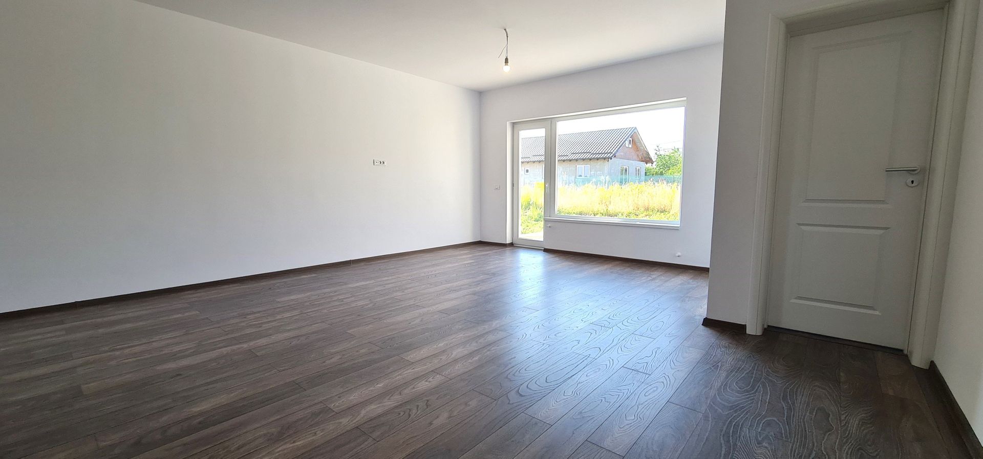 Casa individuala 3 camere finalizata cartier Izvor Tarlungeni Brasov - Poză 12