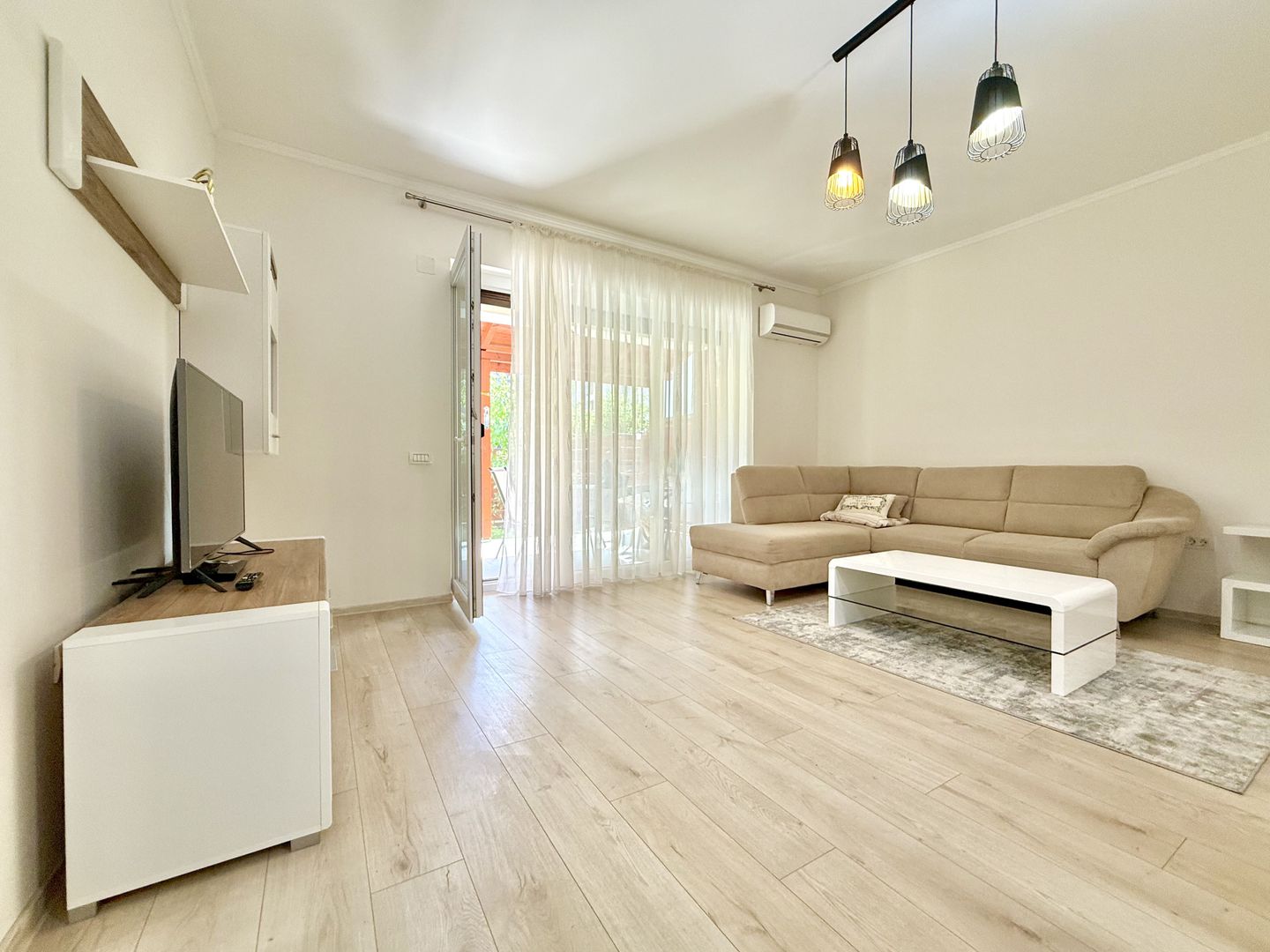 De închiriat apartament 3 camere cu gradină în Dumbrăvița - Poză 2