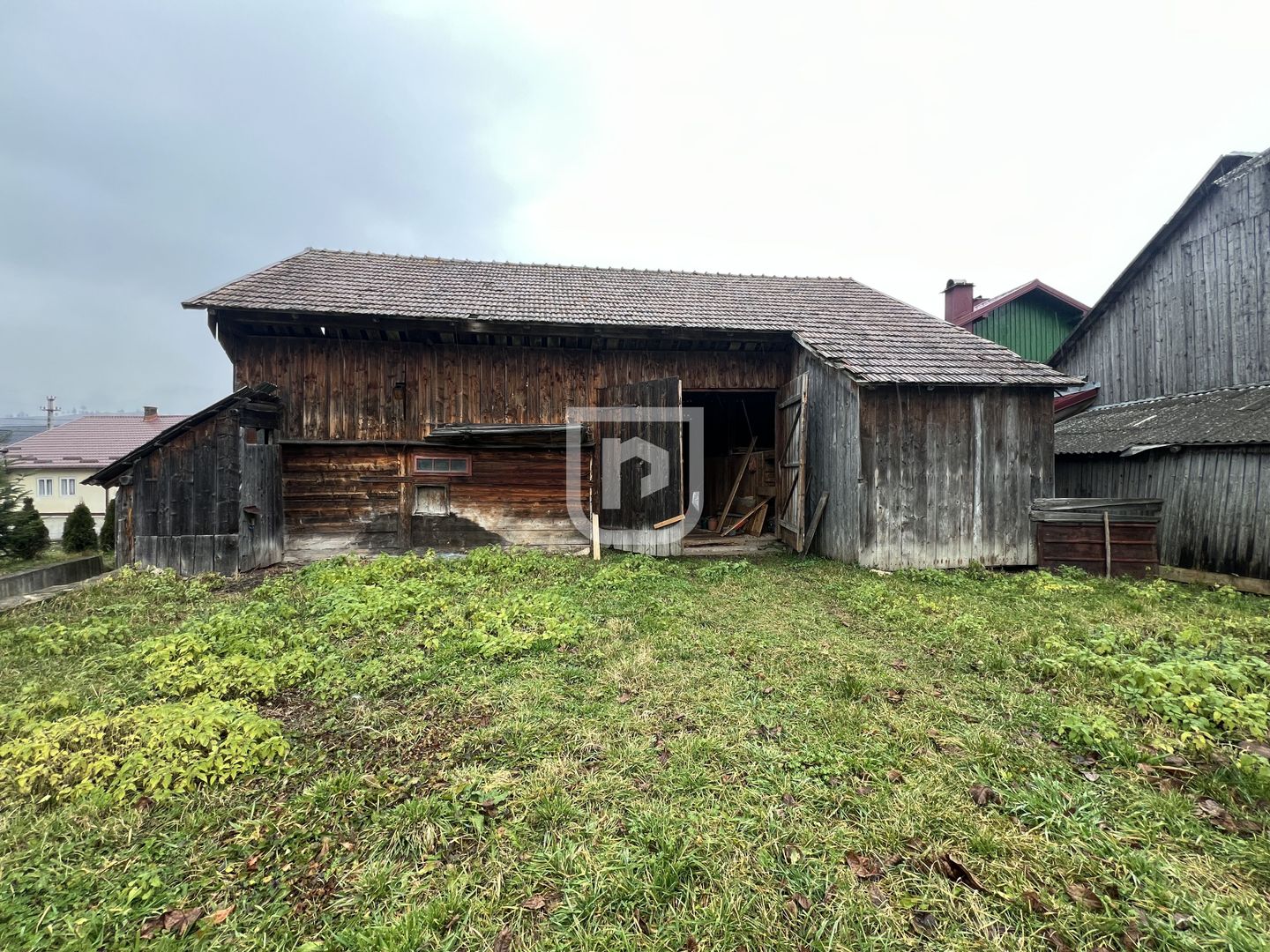 De vanzare casa, atelier fierarie, 4 anexe - 2507 mp in Manastirea Humorului - Poză 13