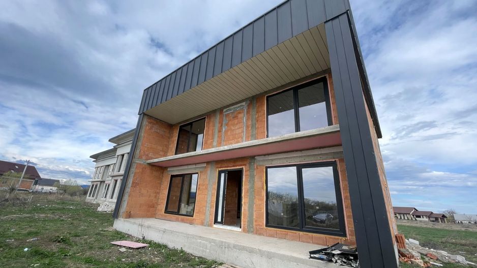 CASA LA ROȘU 220 MP | ZONA RETRASA CU VEDERE PANORAMICA| MARGINEA - Poză 1