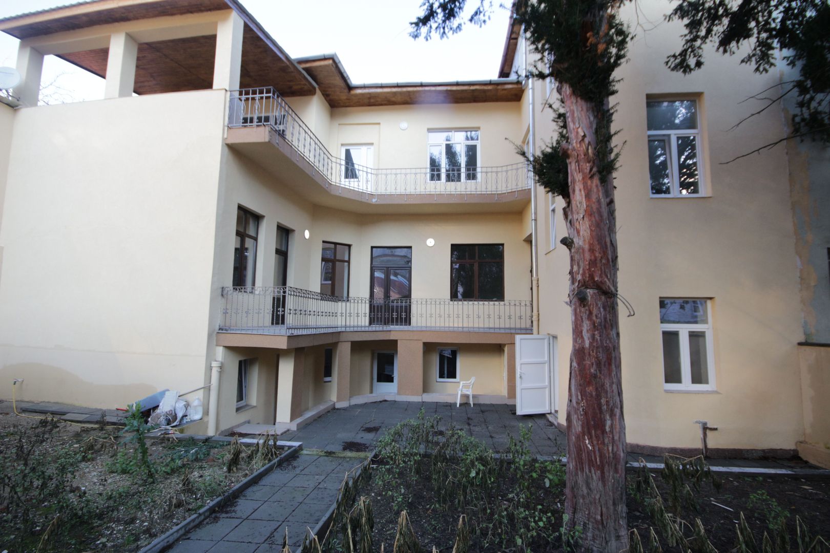 Imobil D+P+1E - 14 camere - Poză 18