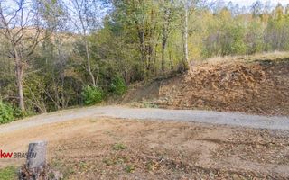 Teren intravilan în Zărnești, zona Tohanita, cu pădurice și parau curg - Poză 15