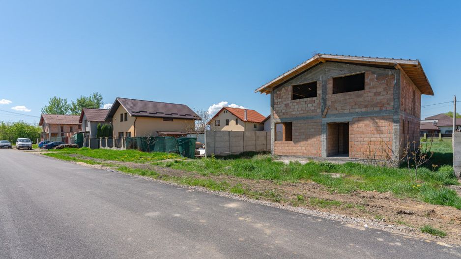 Oportunitate Casă la Roșu în Harman – Ideală pentru Personalizare - Poză 2