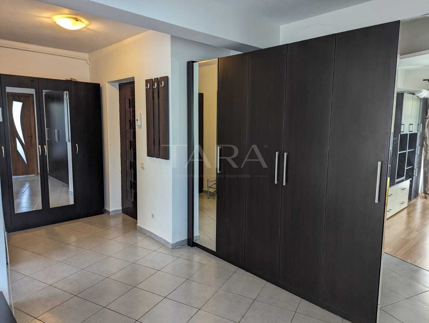Apartament cu o cameră decomandat în zona Regal. - Poză 1