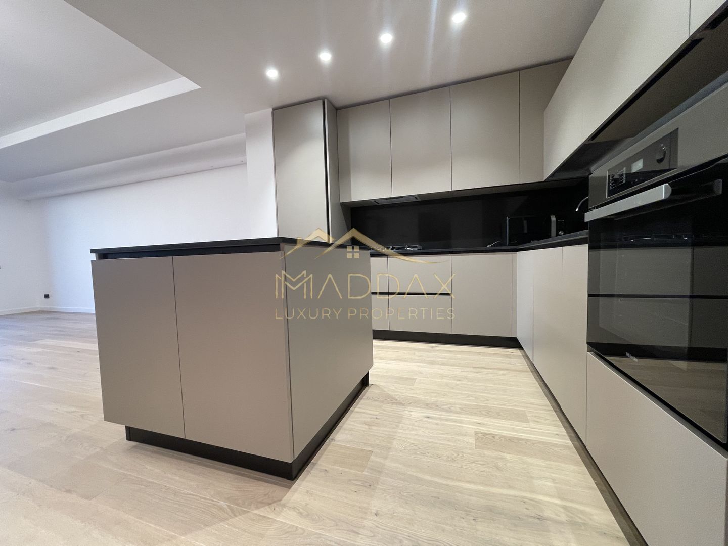 **APARTAMENT ELEGANT** FLOREASCA **CU VEDERE SPECTACULOASA CATRE LAC - Poză 5