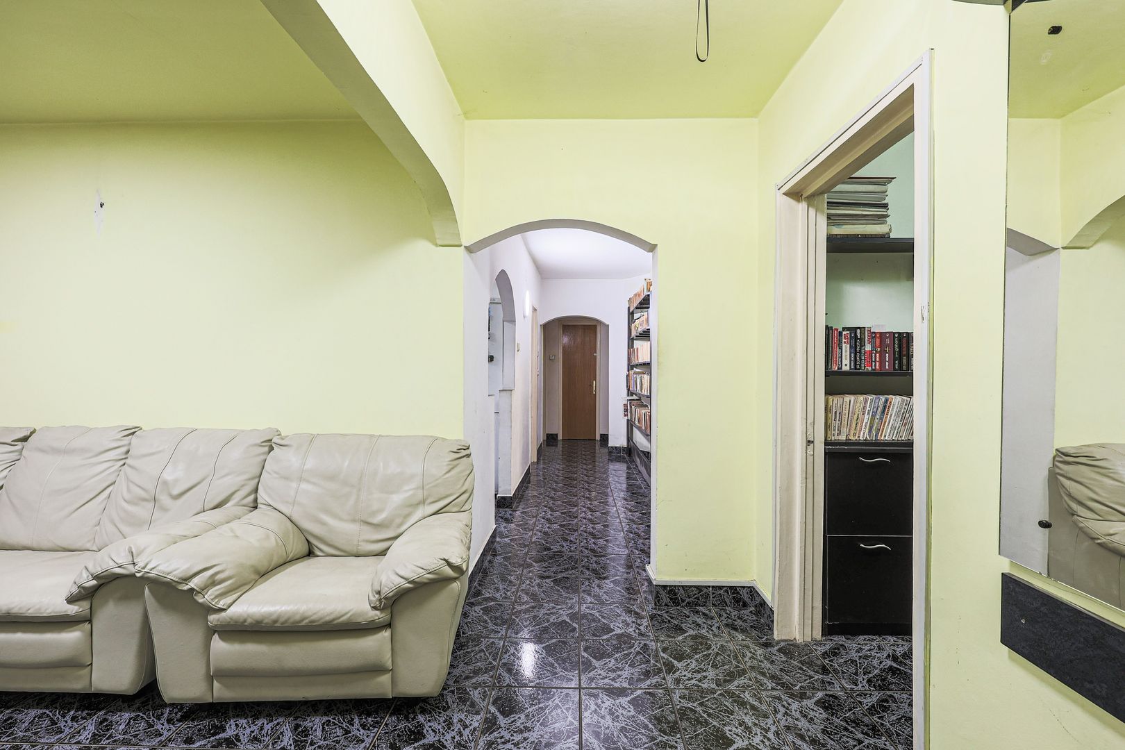 Apartament foarte spațios cu 5 camere la parter in Micalaca Comision 0 - Poză 9