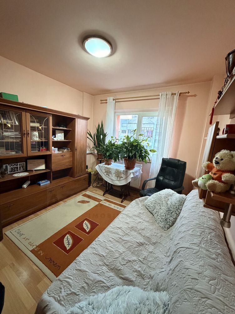Apartament 4 camere 75 mp cu  balcon si pivnita pe b-dul Mihai Viteazu - Poză 7