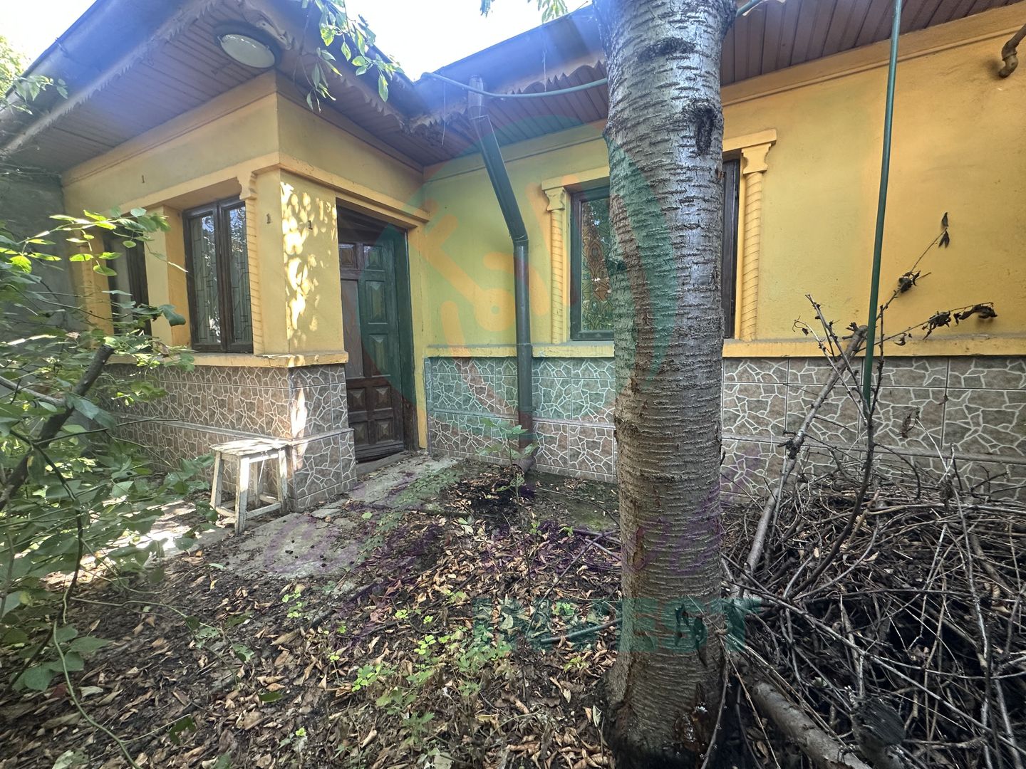 Casuta batraneasca cu teren 184 mp de inchiriat - Poză 1
