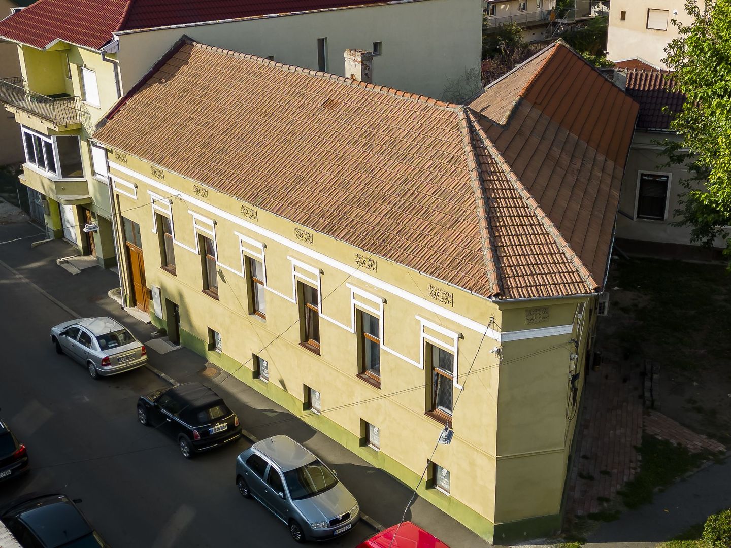 Clădire cu două apartamente zonă centrală - Poză 2